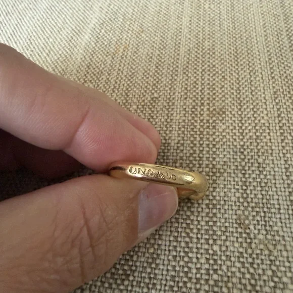 UNO de 50 Gold Bar Ring - Picture 3 of 5